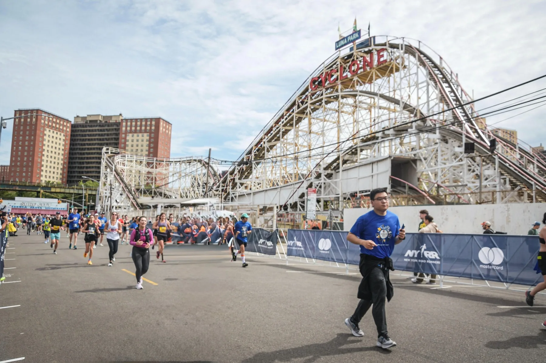 Shuo Zhang racing the 2024 RBC Brooklyn Half